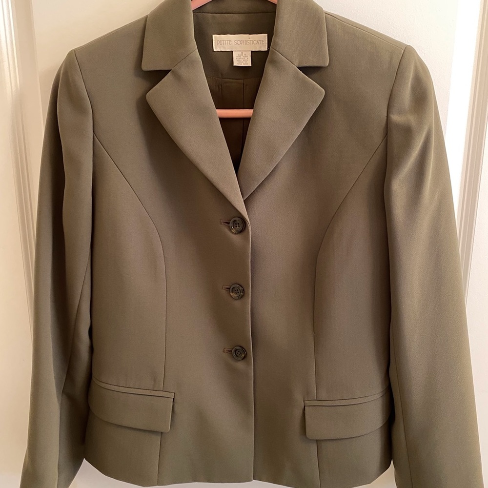 Petite Sophisticate Business suit, sz 4, olive.